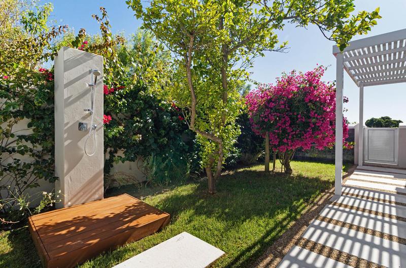 To Let 4 Bedroom Property for Rent in Steenberg Estate Western Cape